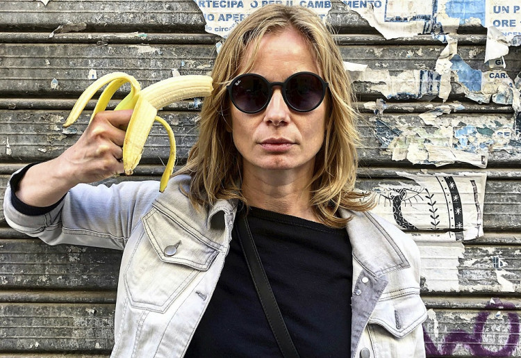Stiahnutie umeleckého diela vyvolalo v Poľsku protesty  - s banánom