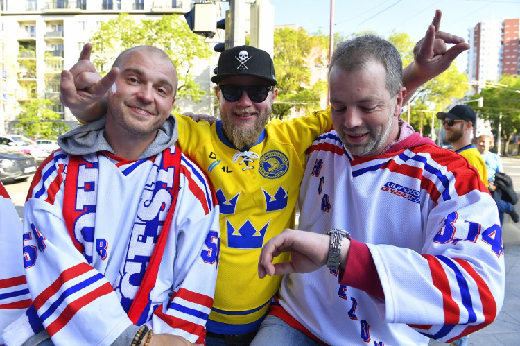 Slušní fanúšikovia, agresívni Slováci