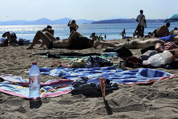 V Stredozemnom mori pláva asi 247 miliárd kusov plastov, aj vďaka dovolenkárom