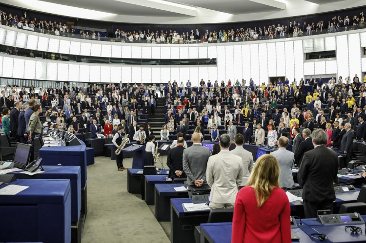 V novom europarlamente je rekordný počet žien a nových poslancov