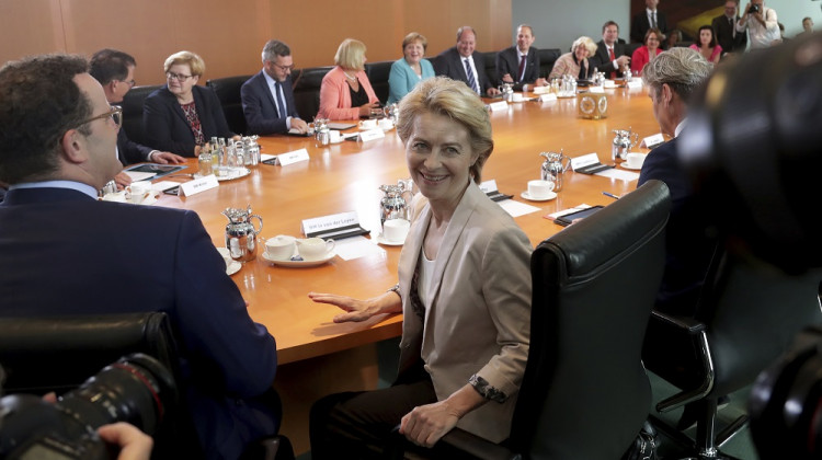 Von der Leyenová má zatiaľ iba päť žien v budúcej eurokomisii, chce ich štrnásť