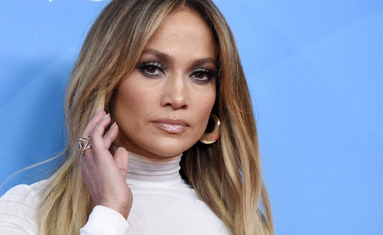 Bola najvplyvnejšou celebritou, americká speváčka a herečka Jennifer Lopez dnes oslavuje 50 rokov