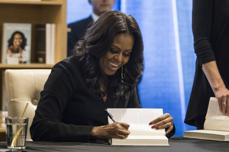 Michelle Obamová opísala svoj silný životný príbeh. Môj príbeh (Becoming) vyšiel v slovenčine