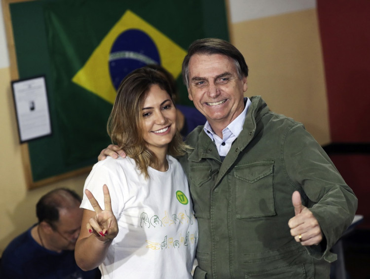 Brazílsky prezident sa posmieval Macronovi kvôli manželke