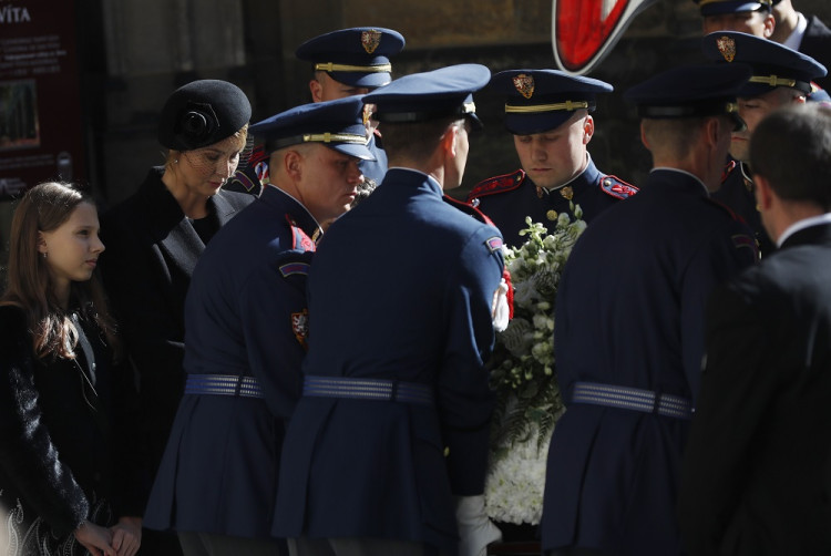 Karel Gott pohreb: S Karlom Gottom sa dnes lúči rodina a vybraní hostia