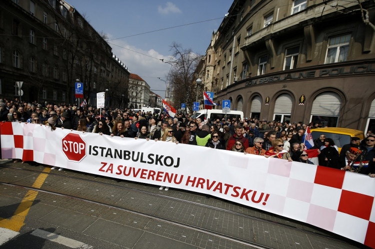 Päť Chorvátov asi rok znásilňovalo tínedžerku