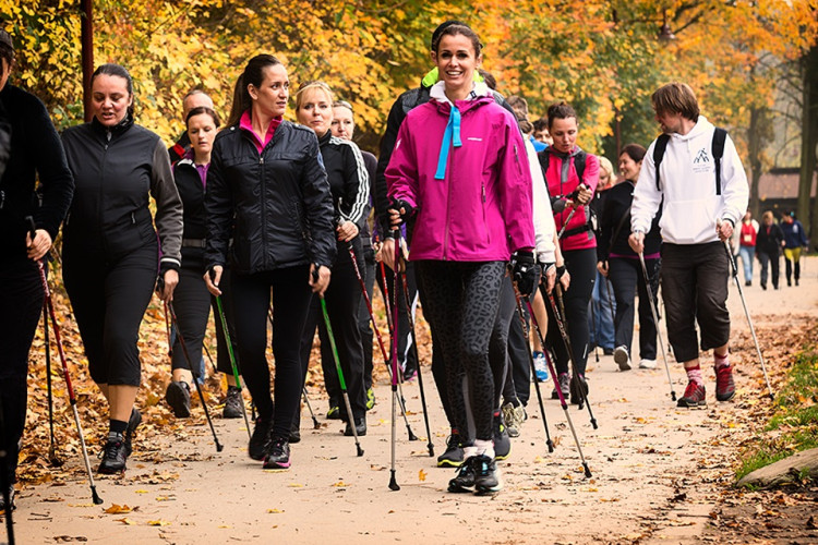 Pri nordic walkingu pracuje vyše 90 percent svalov