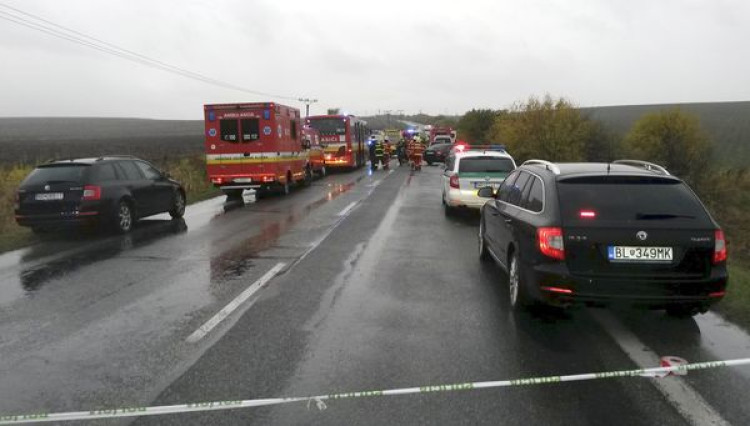 Dopravná nehoda autobusu pri Nitre, tragédia si vyžiadala 12 obetí