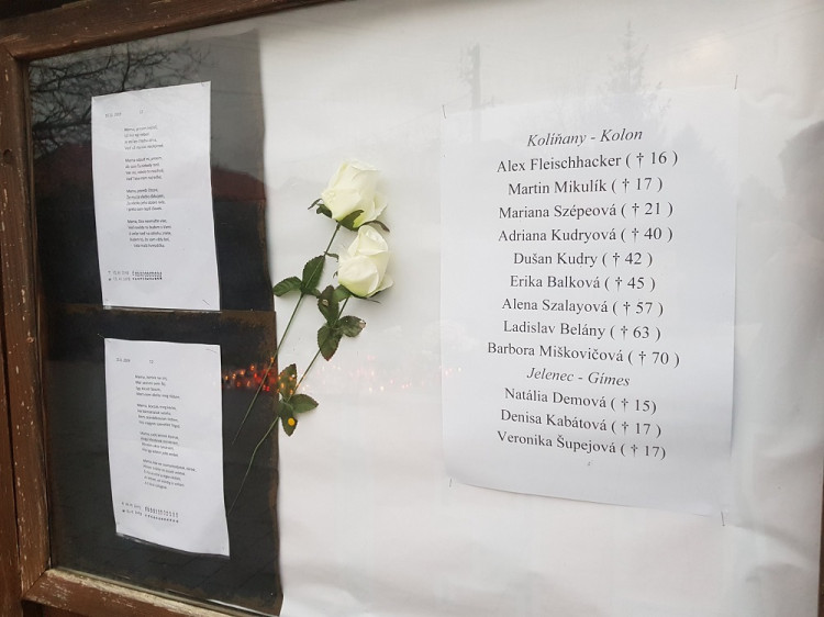 Tragická dopravná nehoda pri Nitre: Kolíňany pochovávajú, deväť pohrebov potrvá do utorka