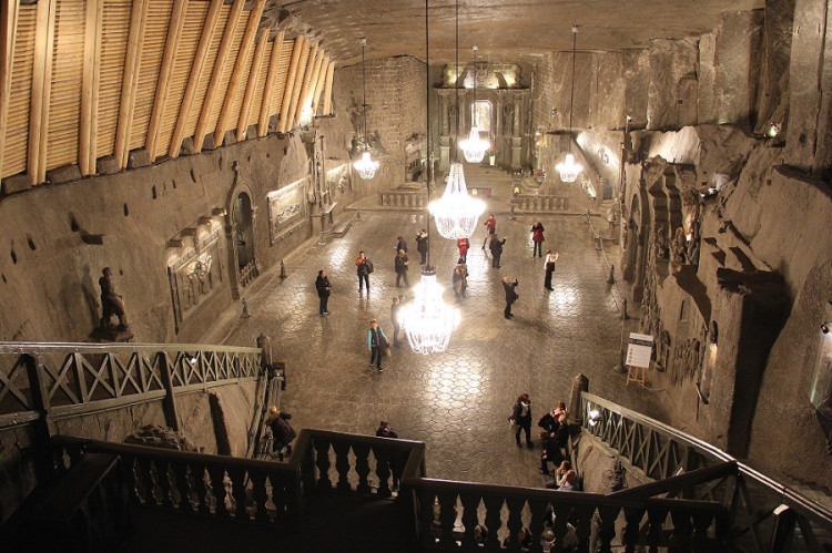 V poľskej Wieliczke môžete okrem omše zažiť svadbu pod zemou