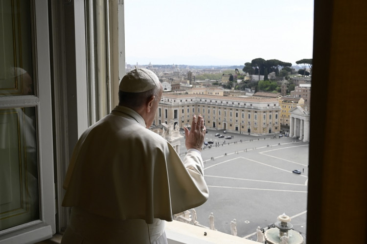 Pápež sa modlil za ženy, ktorým v čase pandémie hrozí domáce násilie