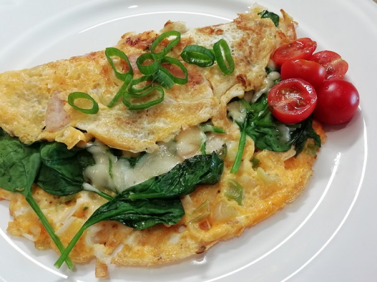 Najlepšia omeleta so syrom, šunkou a špenátom, úžasný RECEPT