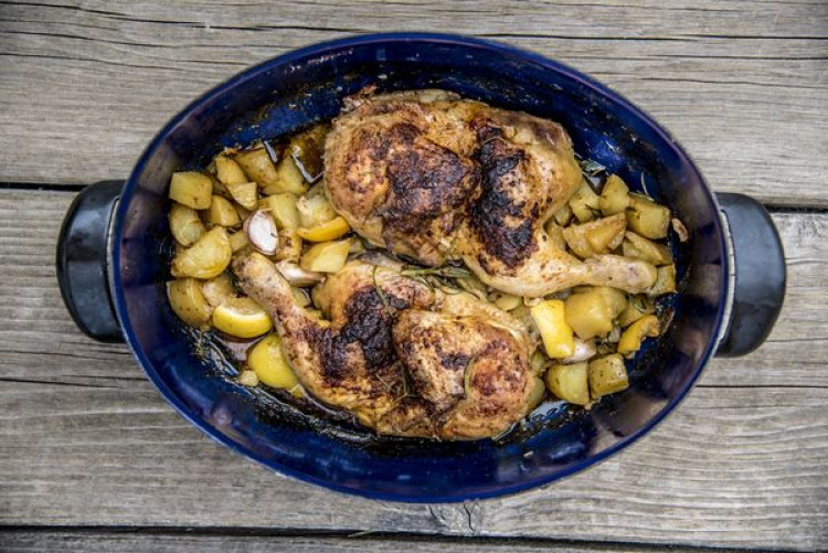 Najlepšie (ne)obyčajné pečené kura na masle so zemiakmi, klasický RECEPT