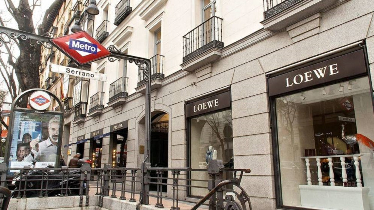 Luxusné obchody v Madride sú prázdne. Zahraniční turisti nechodia