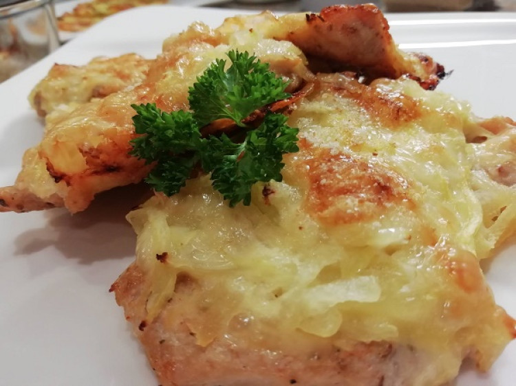 Fantastické bravčové karé zapekané s cuketou a syrom, skvelý RECEPT