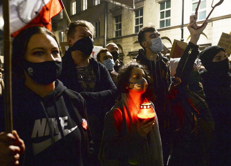 Poľsko: Proti sprísneniu interrupcií sa protestovalo i v kostoloch