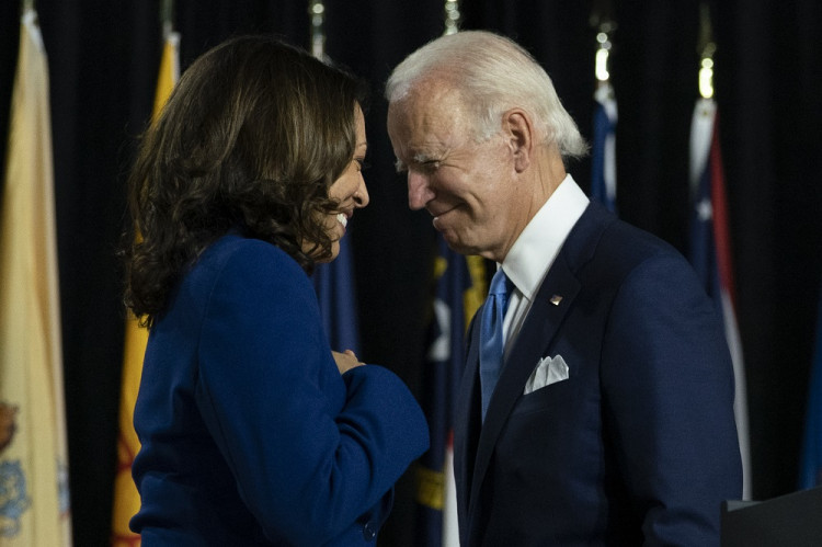 Kamala Harrisová  a Joe Biden sa stali osobnosťou roka časopisu Time