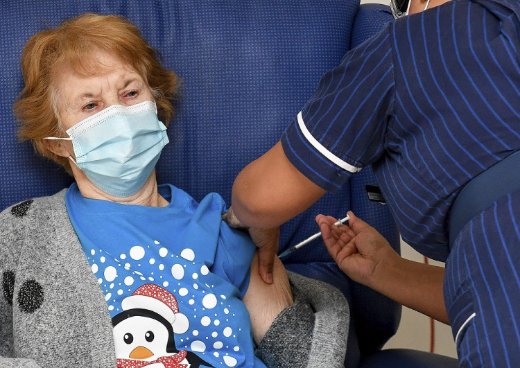 Margaret Keenanová je prvá, ktorú v Británii zaočkovali proti koronavírusu