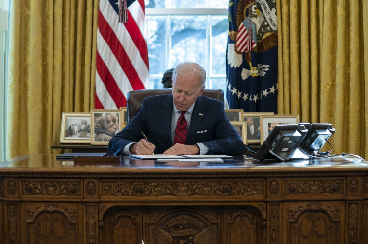 Biden zrušil Trumpove obmedzenia v oblasti interrupcií