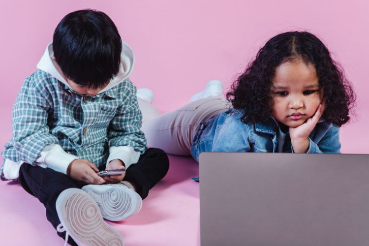 Koľko nechať deti pred obrazovkou? Nová štúdia odhalila vplyv technológií na detské správanie
