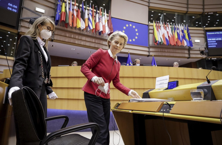 Von der Leyenová: Incident v Turecku ukázal problém so sexizmom v EÚ