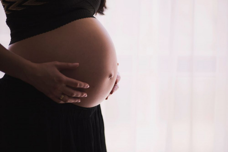 Tehotné a dojčiacie ženy: Očkovať sa proti COVID-u alebo nie?