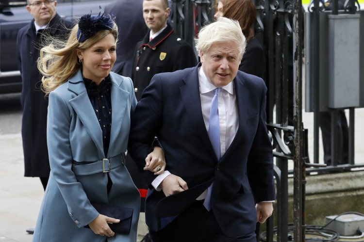 Britský premiér Johnson sa tajne oženil. Ženatý je tretíkrát
