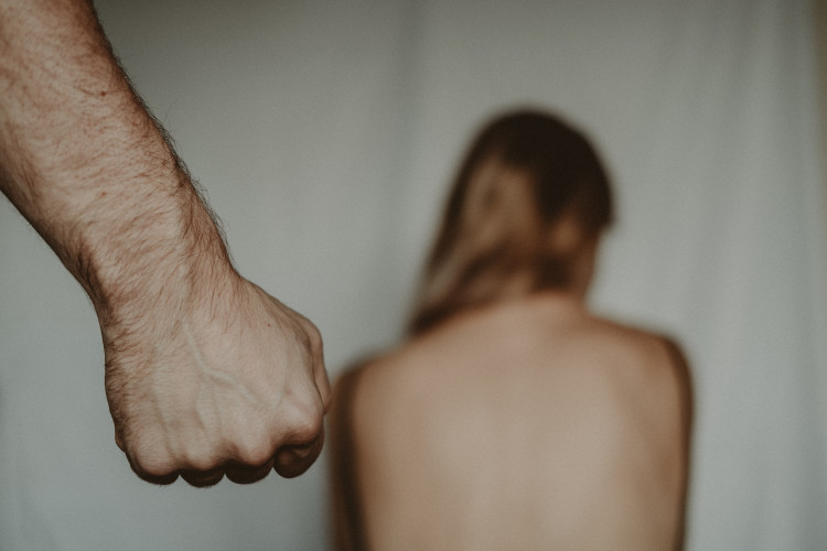 Znásilnenia sa nedejú v tmavých uličkách. 7 Sloveniek hovorí, ako to prežili