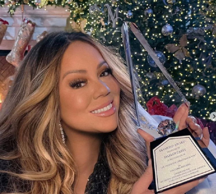 Mariah Carey a jej vianočný hit dosiahli nový rekord v hudobnom rebríčku