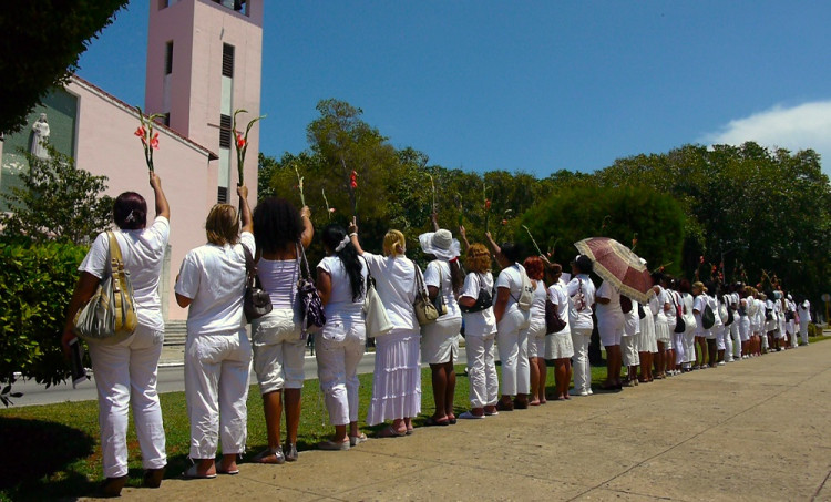 Na Kube zatkli líderku hnutia Dámy v bielom a tri ďalšie ženy