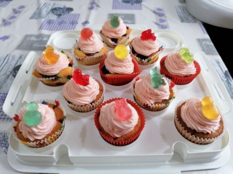 Najlepšie cupcakes s jahodovým krémom, overený základný recept