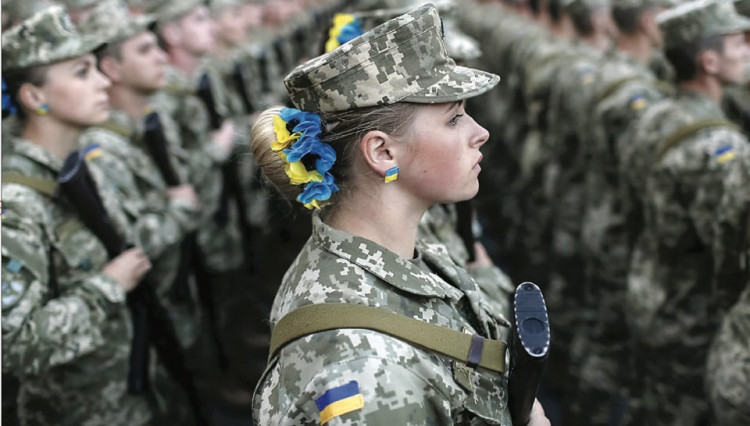 Proti Rusku nebojujú len muži. Počet žien v ukrajinskej armáde rastie