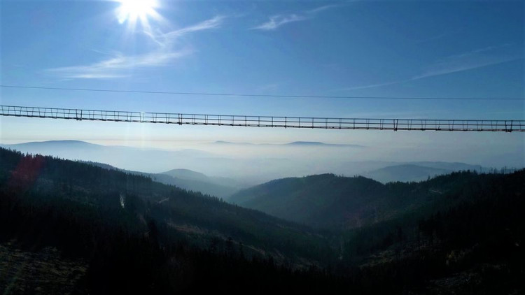 Najdlhší visutý most na svete otvoria dnes. Je neďaleko Bratislavy