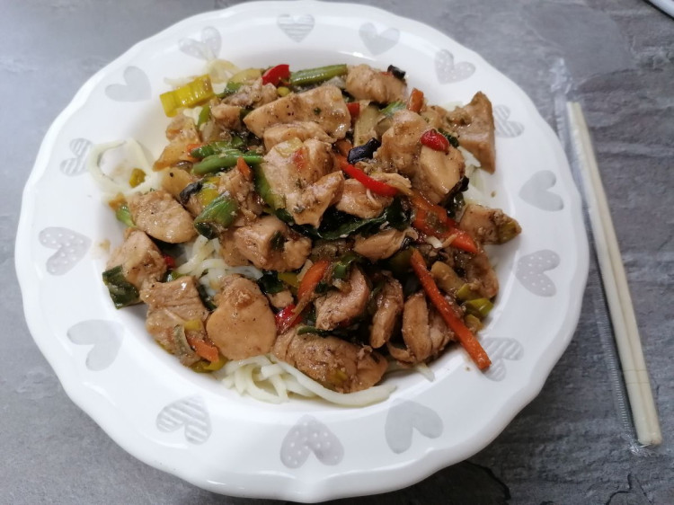Kuracie Kung Pao podľa overeného receptu čínskeho kuchárskeho majstra