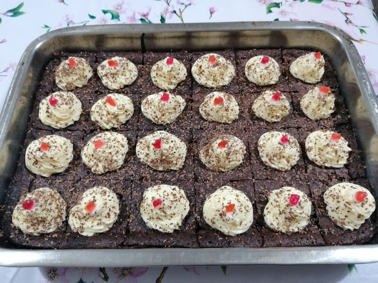 Čokoládové brownies s ovocím a mascarpone