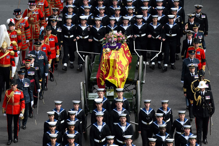 Pohreb kráľovnej Alžbety II. sledovala miliarda ľudí (FOTOGALÉRIA)