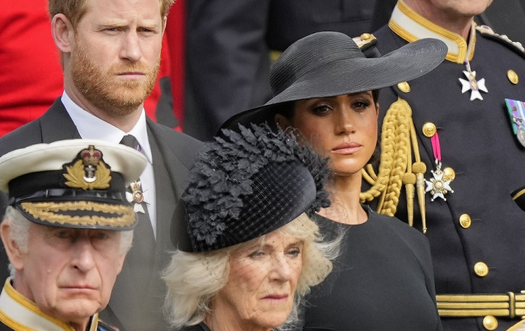 Harry a Meghan budú pozvaní na korunováciu Karola III. aj po dokumente na Netflixe
