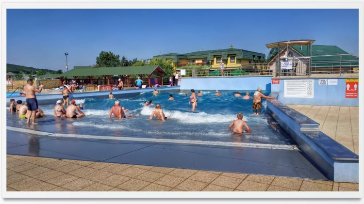 Kúpalisko Podhájska po 8 dňoch od smršte otvorili