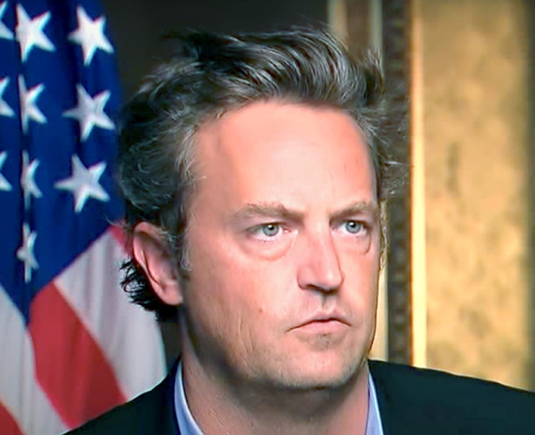 Zomrel Matthew Perry, nezabudnuteľný Chandler z Priateľov. Našli ho vo vírivke