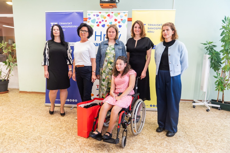 Pre Noemi a Grétku je menštruácia stres. Menštruačné nohavičky zjednodušia dievčatám so zdravotným znevýhodnením život