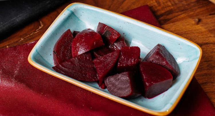 Červená repa alebo cvikla, hlavná ingrediencia celého carpaccia. Fotka - Redakcia Žien v meste