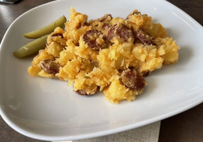 Zemiaky s klobásou - fotorecept + videorecept. Foto - ZvM