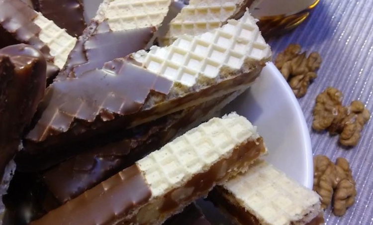 Pravé grilážky hotové na tanieri aj s čokoládovou polevou. Fotka - Redakcia Žien v meste