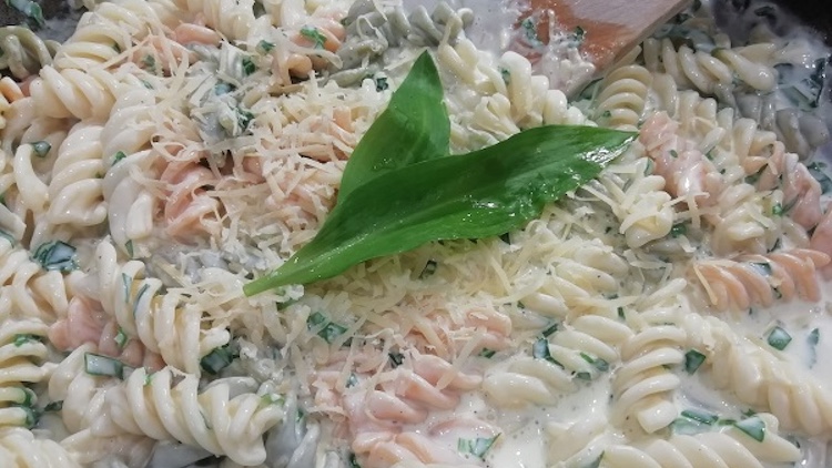 Cestoviny v smotanovej omáčke s medvedím cesnakom 4. Fotka - Nela