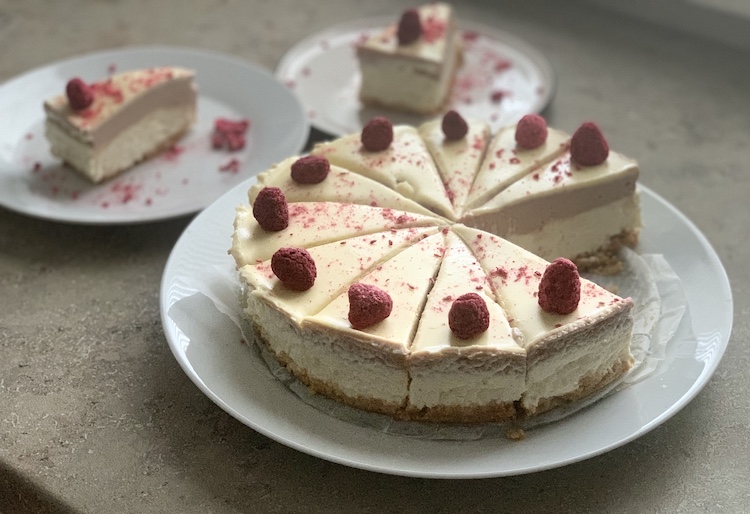 Hotový nepečený čokoládový cheesecake. Fotka - Andrea Bunčeková