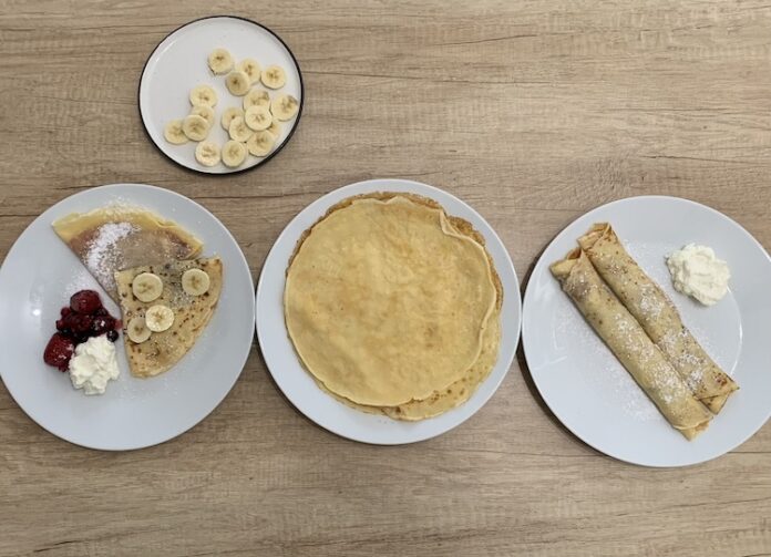 Najjemnejšie palacinky s ovocím, zmrzlinou či len s cukrovou posýpkou. Fotka - Andrea Bunčeková