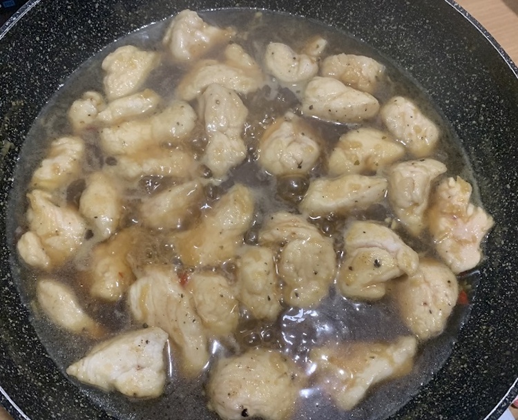 Morčacie mäso v medovo zázvorovej omáčke 5. Fotka - Andrea Bunčeková