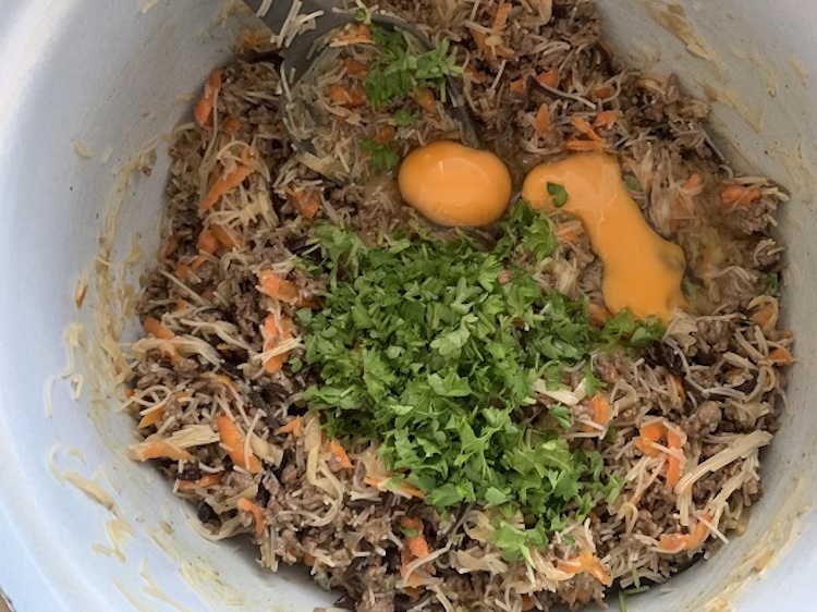 Vyprážané jarné rolky s mletým mäsom 7. Fotka - Andrea Bunčeková