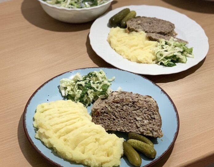 Šťavnatá sekaná s jablkami - klasika so sladkým twistom. Fotka - Andrea Bunčeková