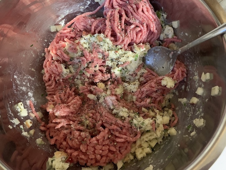 Šťavnatá sekaná s jablkami 1. Fotka - Andrea Bunčeková